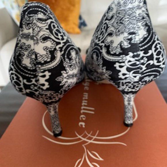 Bettye Muller Affair Pumps - Picture 4 of 6